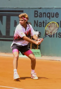 Roland-Garros Scooter And Helmets|Photo Agassi Backhand 21x29.7 cm - Multicolore